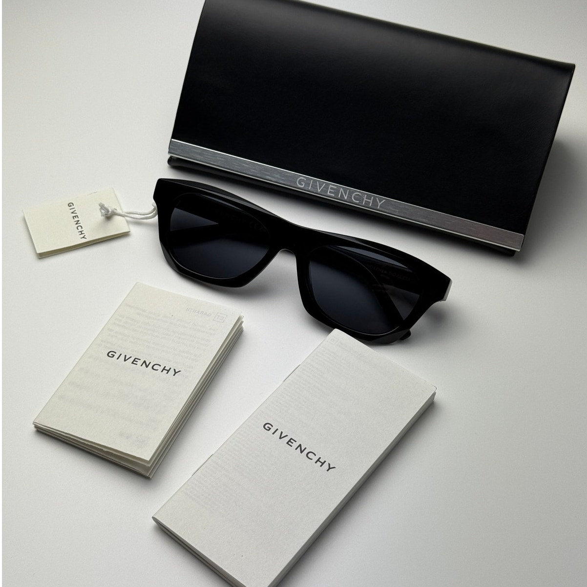 Givenchy Sunglasses GV40026U 01A Black/Grey Unisex