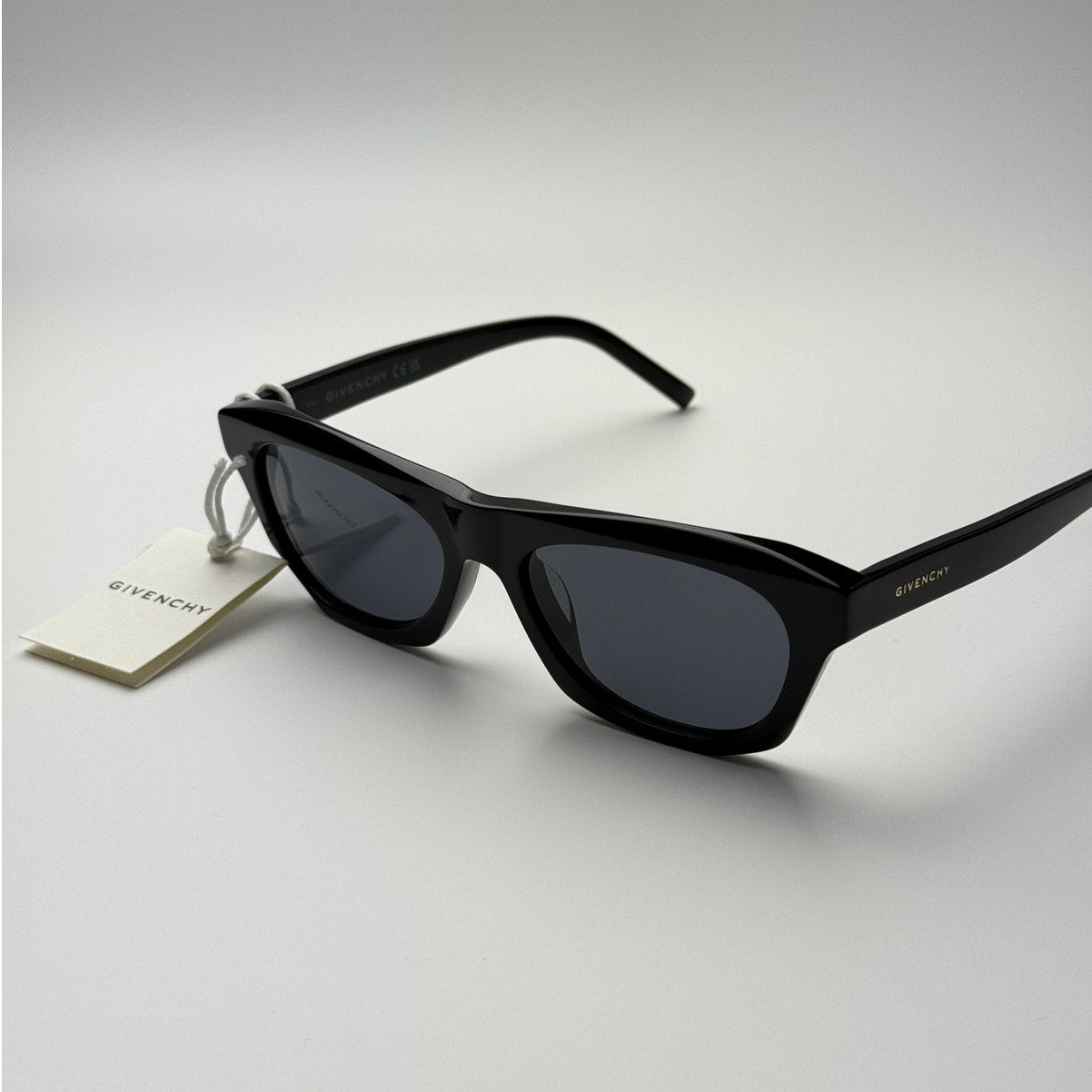 Givenchy Sunglasses GV40026U 01A Black/Grey Unisex