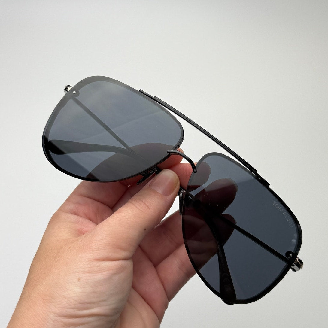 TOM FORD Sunglasses FT1071 01A Leon Shiny Black/Smoke Grey Men