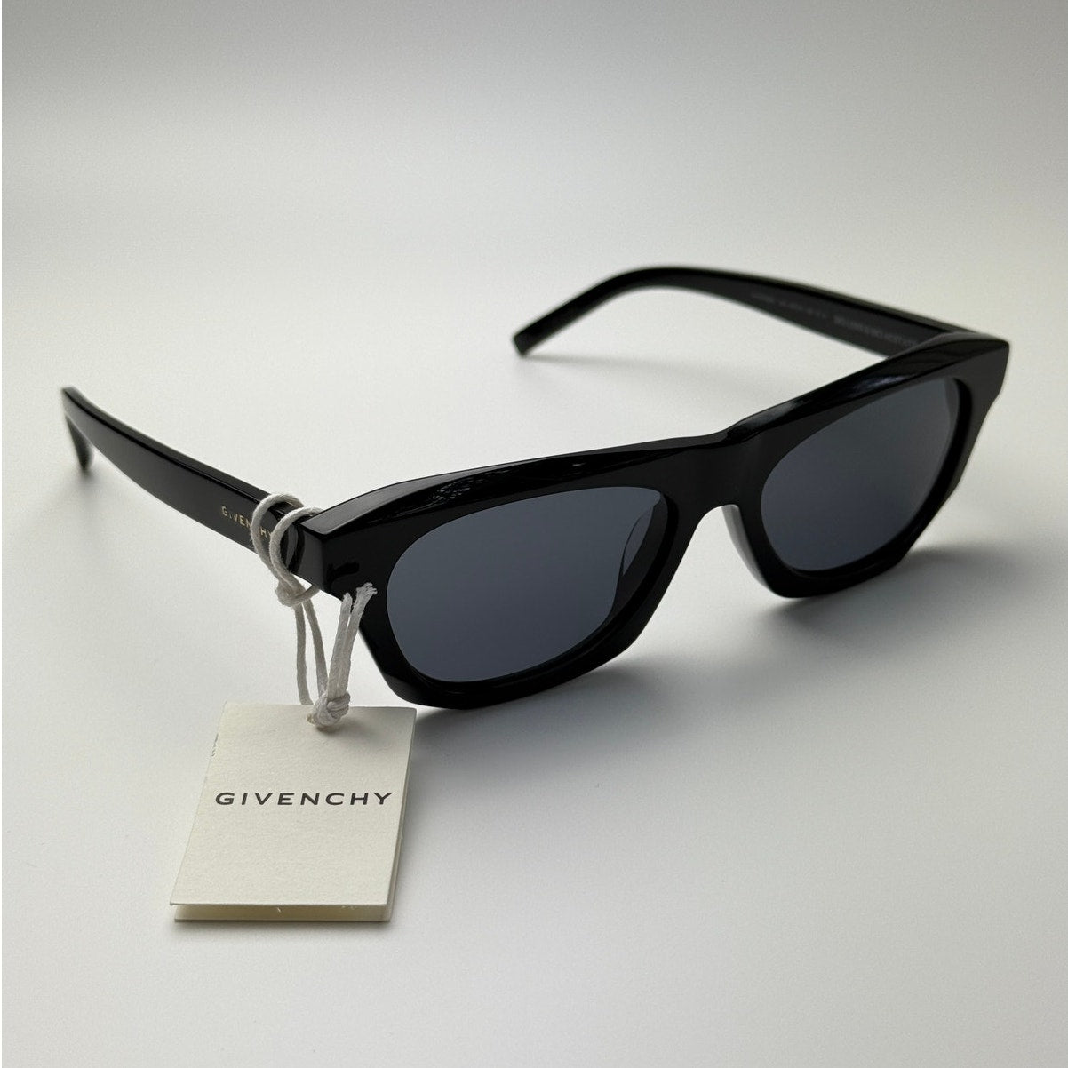 Givenchy Sunglasses GV40026U 01A Black/Grey Unisex