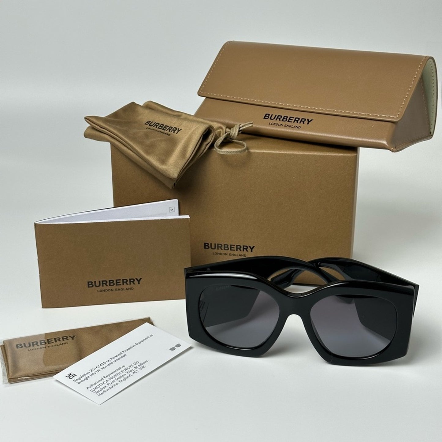 BURBERRY Sunglasses MADELINE BE4388U 30018G Black/Grey Gradient